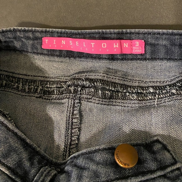 Tinseltown Jean Short - Picture 2 of 7